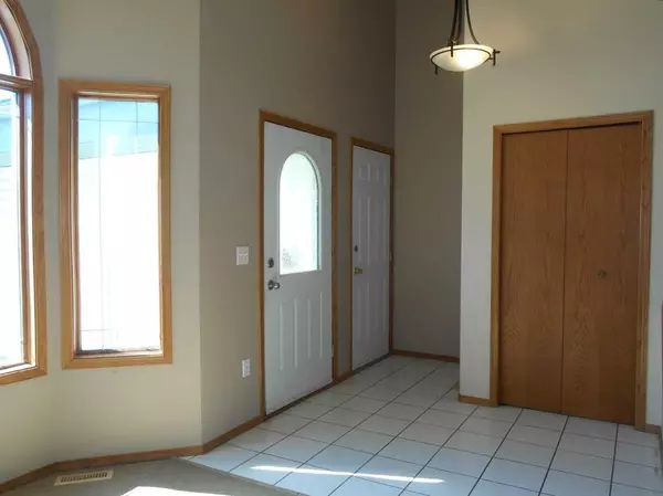 Grande Prairie, AB T8V 6W2,9412 82 AVE