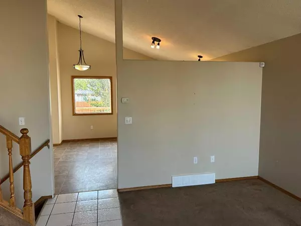 Grande Prairie, AB T8V 6W2,9412 82 AVE