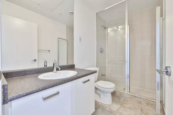 Toronto C01, ON M5S 1Z6,832 Bay ST #215