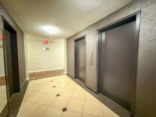 Toronto C11, ON M3C 3A4,20 EDGECLIFFE Golfway #1408