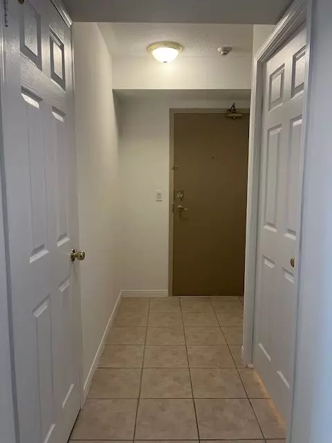 Toronto C01, ON M5S 3G2,909 Bay ST #1406