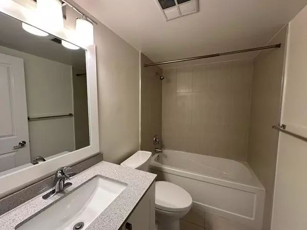 Toronto C02, ON M4W 3S8,942 Yonge ST #219