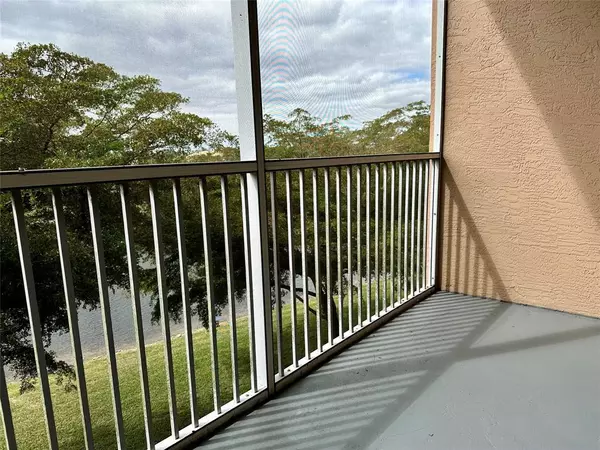 Tamarac, FL 33321,7725 Yardley Dr #B-304