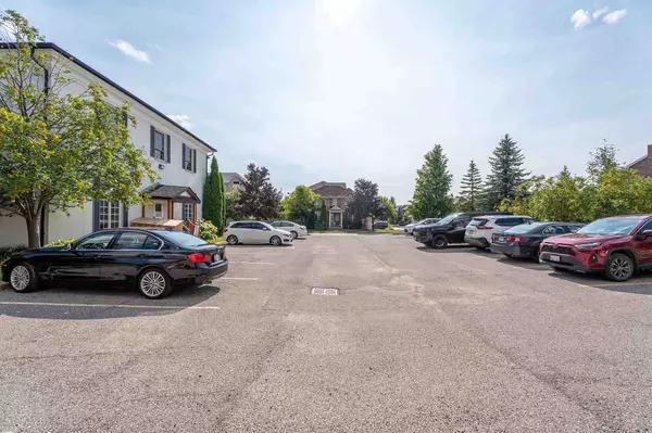 Newmarket, ON L3X 2H5,83 Dawson Manor BLVD