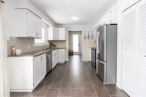 Innisfil, ON L0L 1K0,5853 Yonge ST