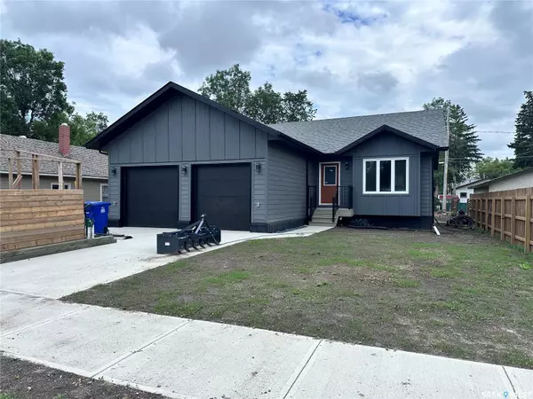 230 8TH STREET, Weyburn, SK S4H 1E2