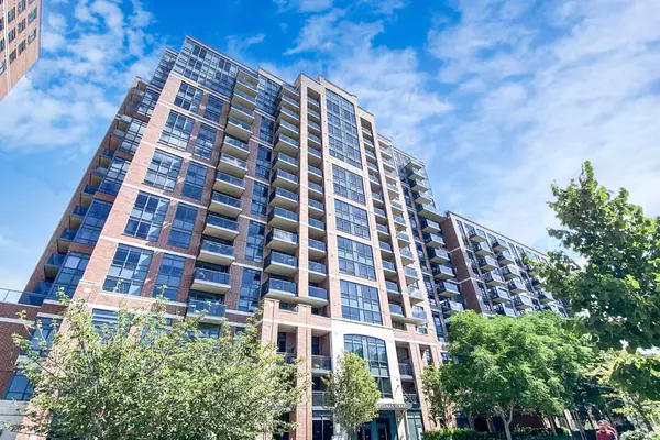 Toronto W02, ON M6P 5A2,61 Heintzman ST #413