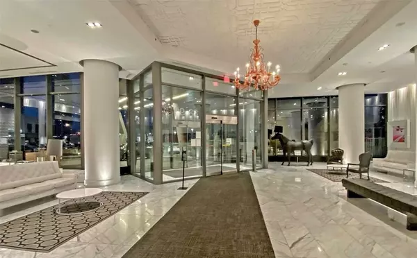 Toronto W06, ON M8Y 0B5,88 Park Lawn RD #2316