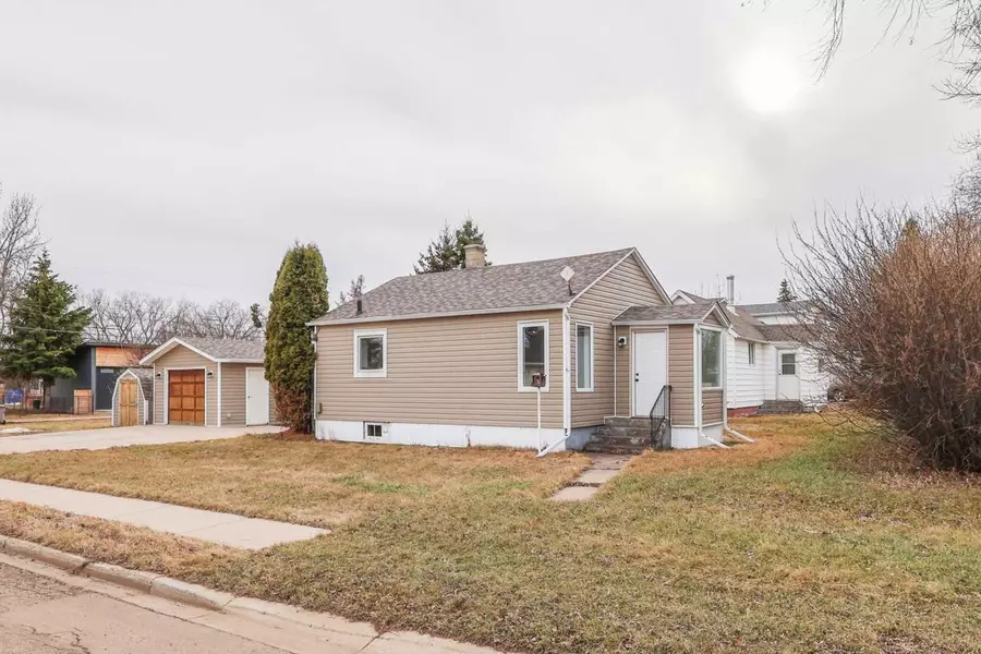 6001 51 AVE, Stettler, AB T4K 1C3