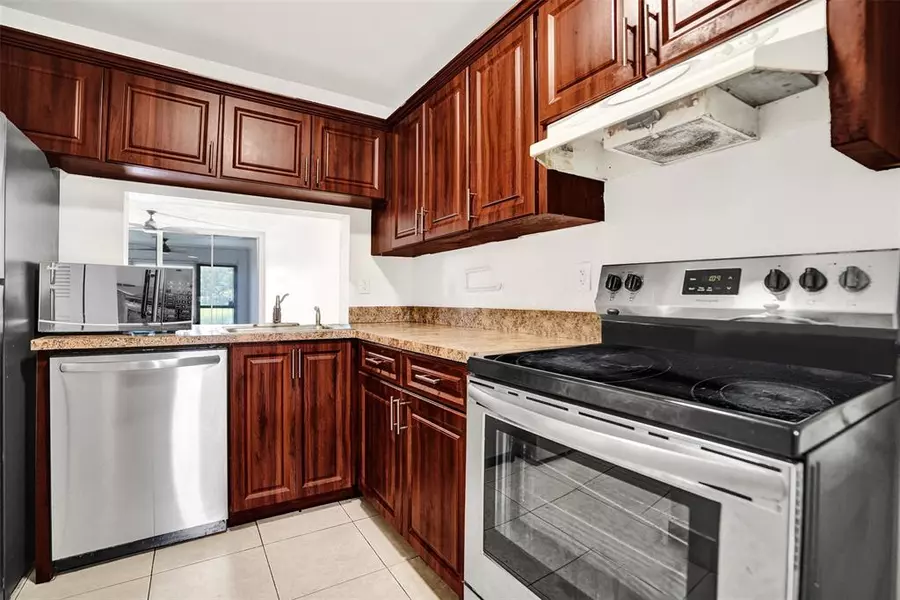 9440 Poinciana Pl #101, Davie, FL 33324