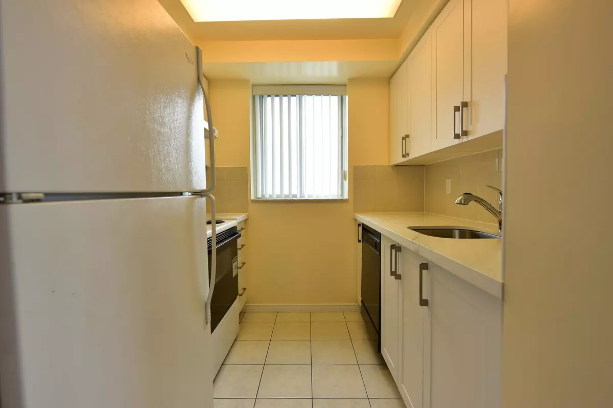 Toronto C14, ON M2M 4L9,1 Pemberton AVE #2702