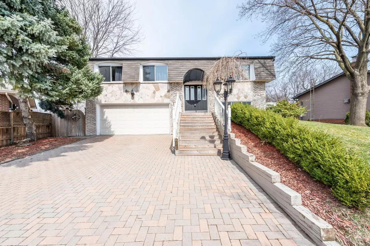 Oakville, ON L6L 2M9,2483 Yarmouth CRES