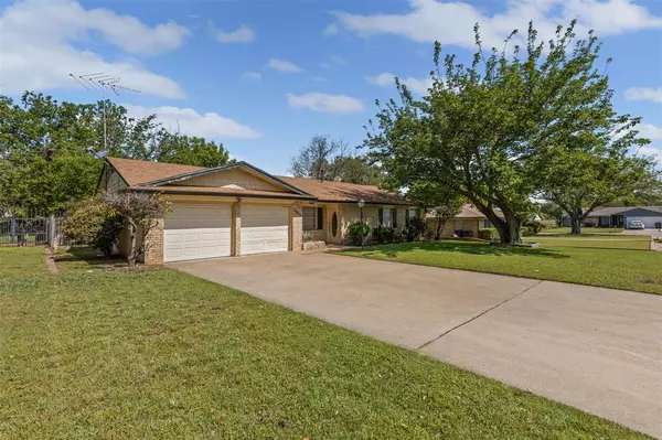 Cleburne, TX 76033,1202 Briarwood Drive