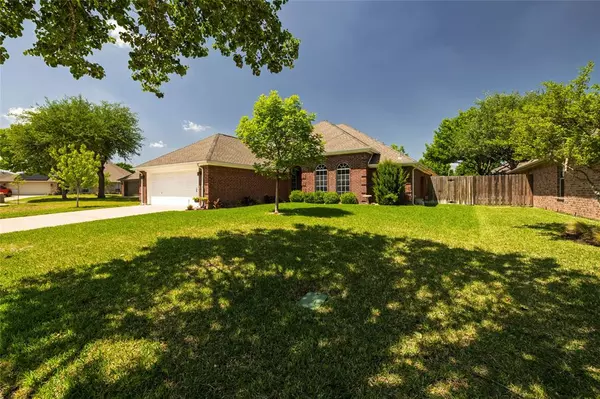 Saginaw, TX 76179,516 Hazelnut Court