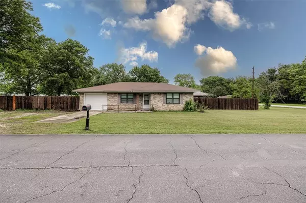 Quinlan, TX 75474,204 E 2nd Street