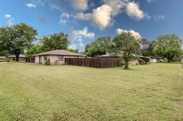 Quinlan, TX 75474,204 E 2nd Street