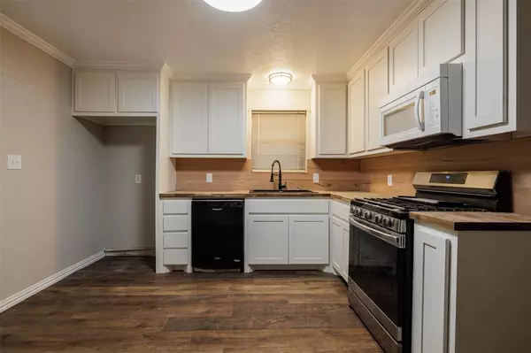 Quinlan, TX 75474,204 E 2nd Street