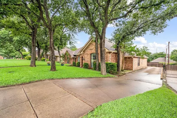 Hurst, TX 76054,3121 Oakdale Drive