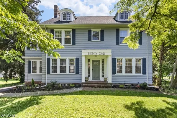 81 Eastwood St, East Orange City, NJ 07017