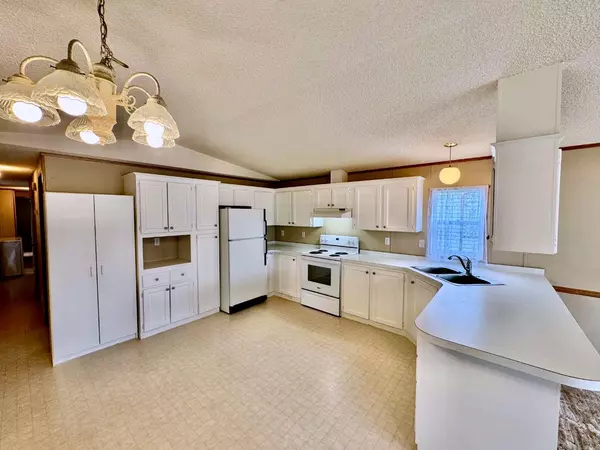 Rural Red Deer County, AB T4S 2C3,37543 England WAY #328