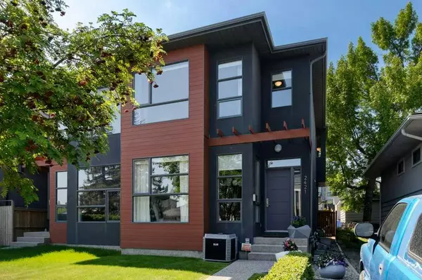 2421 29 AVE Southwest, Calgary, AB T2T 1P1