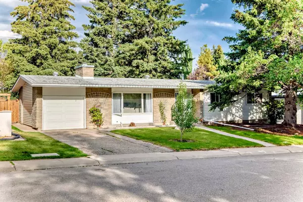 368 Capri CRES NW, Calgary, AB T2L1B2