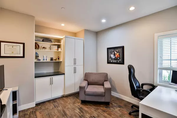 Lethbridge, AB T1J 5J3,371 Crocus TER W