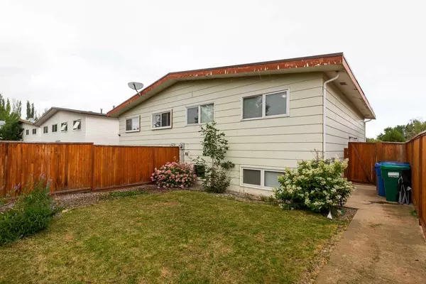 Lethbridge, AB T1K 5H5,18 Cayuga CRES W
