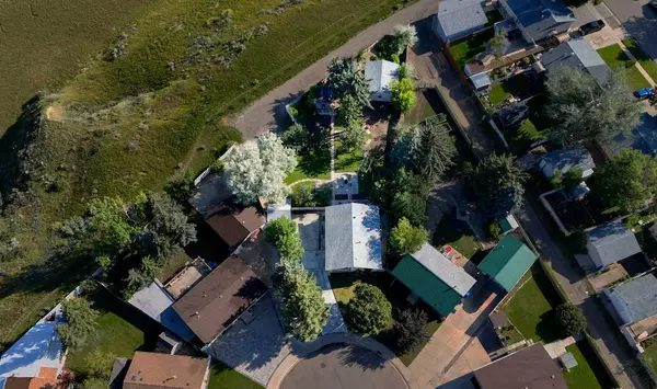 Lethbridge, AB T1H 1X8,1213 Ventura PL North