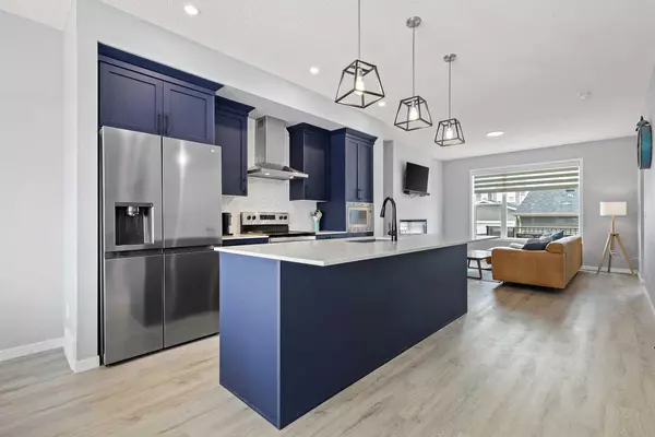 481 W Lakeview DR, Chestermere, AB T1X 1K7