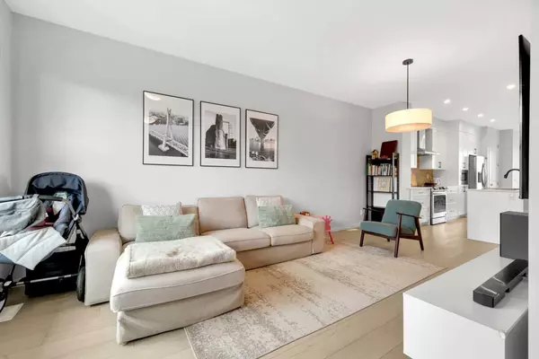 Calgary, AB T3R 1Y6,222 AQUILA DR Northwest