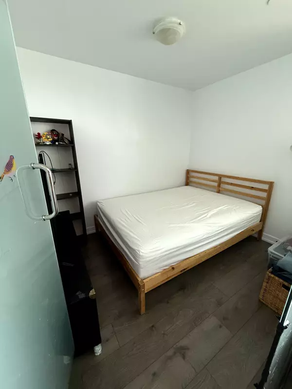 Toronto C01, ON M5T 0C2,297 College ST #709