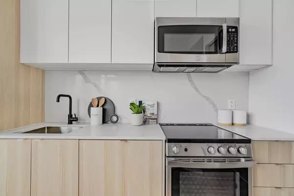 Toronto C02, ON M6G 0B8,500 Dupont ST #306