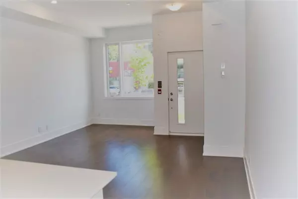 Toronto C02, ON M5R 0C1,270 Davenport RD #9