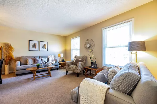 Whitby, ON L1N 7K8,55 Regency CRES