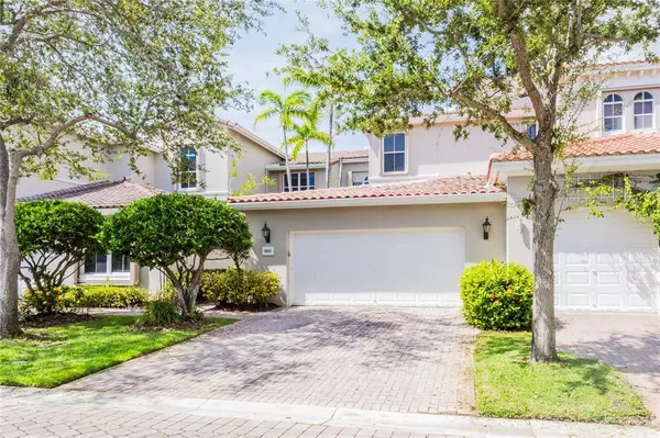 886 Spinnaker Dr, Hollywood, FL 33019