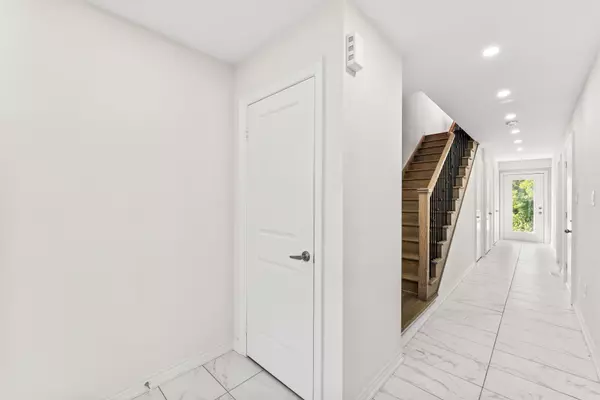 Brampton, ON L6Y 6L2,38 Queenpost DR