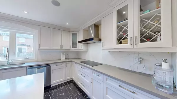 Mississauga, ON L5R 1L3,224 Kingsbridge Garden CIR