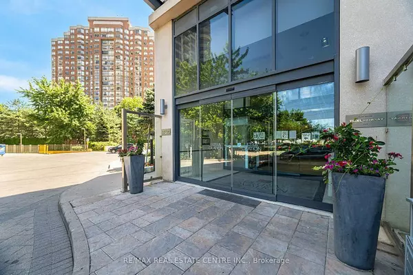 Mississauga, ON L5B 0E1,330 Burnhamthorpe RD #204