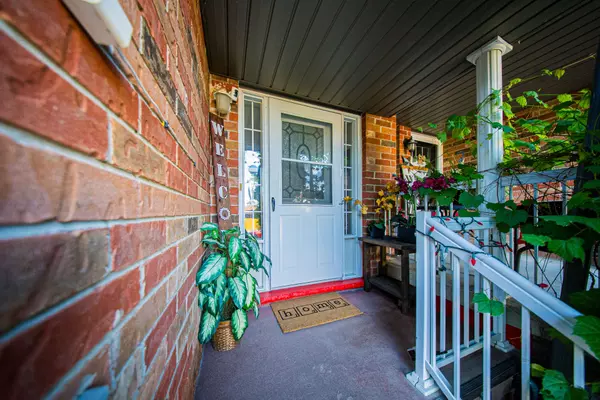 Kitchener, ON N2R 1Y1,15 Corsica ST