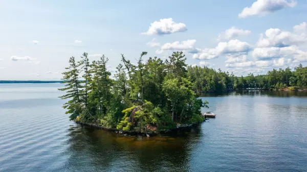 Bracebridge, ON P1L 1W8,1000 Regatta IS W