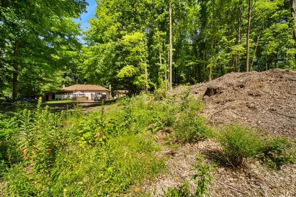 Gravenhurst, ON P1P 1R2,255 Pearl DR