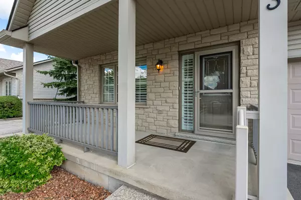 Hamilton, ON L0R 2C0,34 Southbrook DR #3
