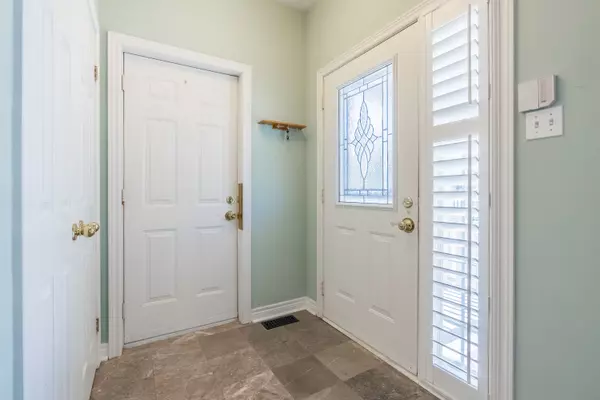 Hamilton, ON L0R 2C0,34 Southbrook DR #3