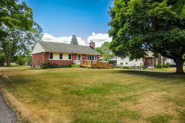Belleville, ON K8P 2P7,9 Maple DR
