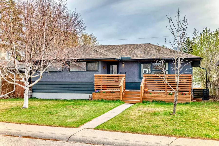 52 Kentish DR SW, Calgary, AB T2V 2L3