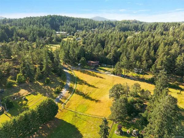 1649 Charlton Rd, Saanich, BC V9E 2C8