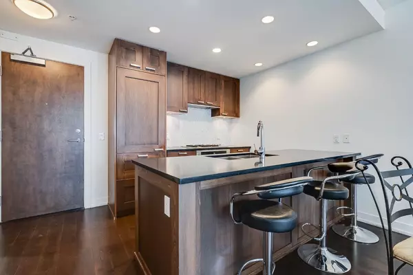 222 Riverfront AVE SW #1626, Calgary, AB T2P 0X2