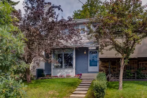 3725 Cedarille DR SW, Calgary, AB T2W 3J5