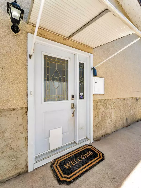 Medicine Hat, AB T1C 1A8,271 18 ST Northeast